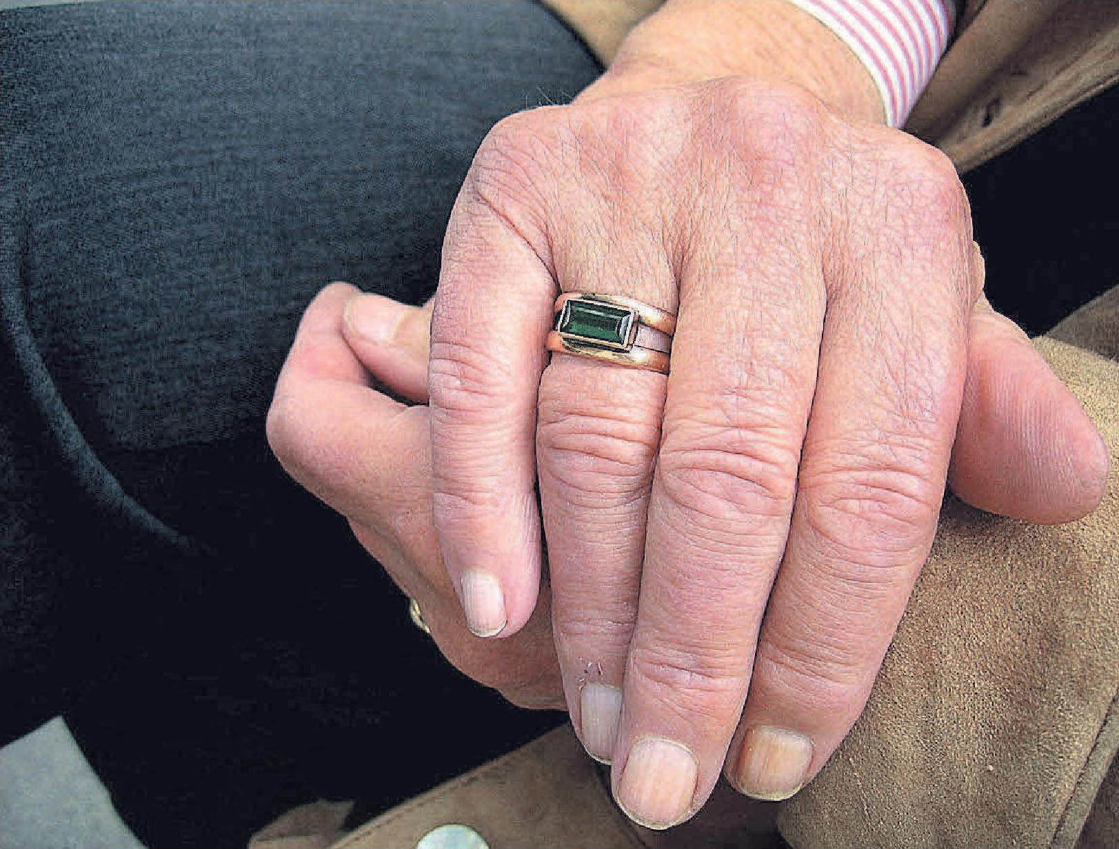 Um weiterhin eine gute Pflege in den eigenen vier Wänden gewährleisten zu können, ist es legitim, sich für verschiedene Situationen eine andere Pflegeperson zur Entlastung zur Seite zu holen. Um weiterhin eine gute Pflege in den eigenen vier Wänden gewährleisten zu können, ist es legitim, sich für verschiedene Situationen eine andere Pflegeperson zur Entlastung zur Seite zu holen.