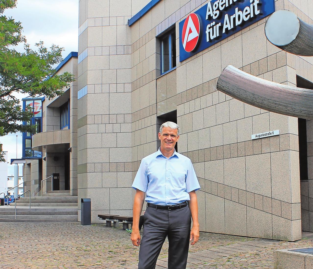 Mehr Rentner, weniger Schulabgänger: Peter Weißler, Leiter der Agentur für Arbeit Kaiserslautern-Pirmasens, weiß, dass es immer schwieriger wird, Lehrstellen zu besetzen. FOTO:MONIKA KLEIN Mehr Rentner, weniger Schulabgänger: Peter Weißler, Leiter der Agentur für Arbeit Kaiserslautern-Pirmasens, weiß, dass es immer schwieriger wird, Lehrstellen zu besetzen. FOTO:MONIKA KLEIN