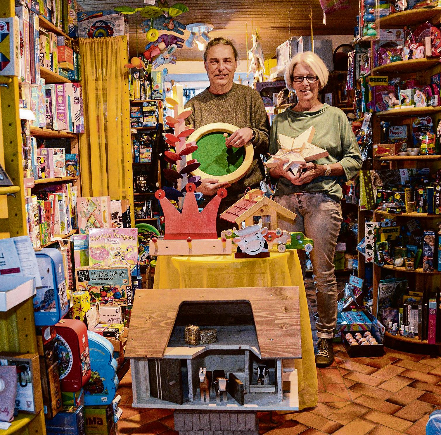 Irene und Roger Keller-Lämmler führen ihren Laden mit Begeisterung und Herzblut. Bild: Karin Erni