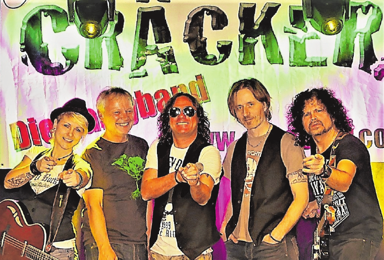 Die bekannte Band Cräcker wird bei ihrem Auftritt am Freitagabend von Ina Morgen verstärkt, die bereits mit Udo Lindenberg und Avantasia unterwegs war. FOTO: CRÄCKER Die bekannte Band Cräcker wird bei ihrem Auftritt am Freitagabend von Ina Morgen verstärkt, die bereits mit Udo Lindenberg und Avantasia unterwegs war. FOTO: CRÄCKER