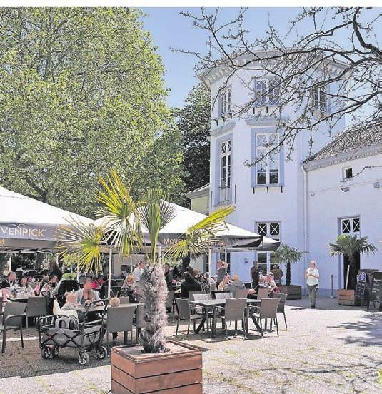 Außen bietet das Zoo-Café Platz für¬300 Gäste. Außen bietet das Zoo-Café Platz für¬300 Gäste.