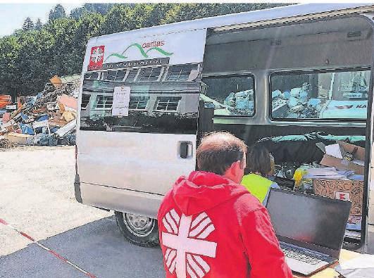 Auf dem Schützenplatz in Beyenburg hatte die Caritas nach der Flutkatastrophe einen Beratungsstand eingerichtet. Auf dem Schützenplatz in Beyenburg hatte die Caritas nach der Flutkatastrophe einen Beratungsstand eingerichtet.