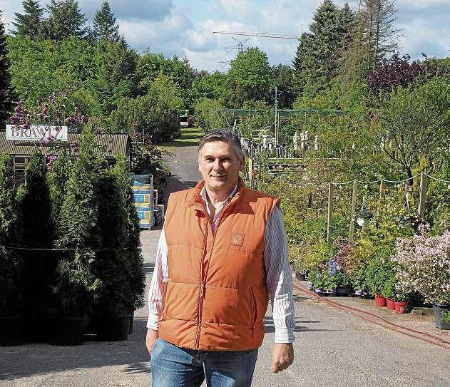 Seit 30 Jahren ist auf der Freiland-Verkaufsfläche von Ronald Braatz alles zu finden: Vom Laub- und Nadelbaum bis zur Steingartenpflanze. FOTO: HOP Seit 30 Jahren ist auf der Freiland-Verkaufsfläche von Ronald Braatz alles zu finden: Vom Laub- und Nadelbaum bis zur Steingartenpflanze. FOTO: HOP