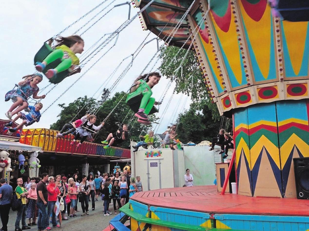 Viel Spaß für Groß und Klein ist auf dem Festplatz garantiert. Viel Spaß für Groß und Klein ist auf dem Festplatz garantiert.