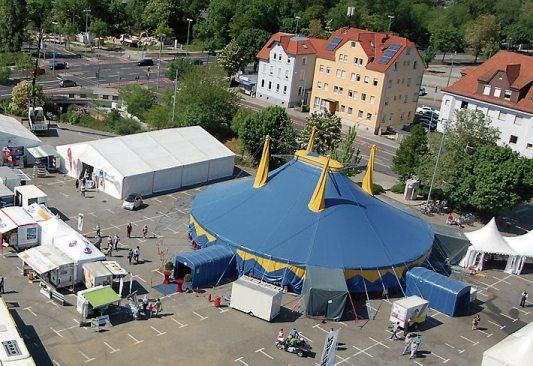 Auf den Bösmannsäckern in Reutlingen dreht sich am Wochenende alles um die Themen Bauen, Sanieren, Energiesparen, Mobilität und Gesundheit. Bilder: Kreishandwerkerschaft Reutlingen Auf den Bösmannsäckern in Reutlingen dreht sich am Wochenende alles um die Themen Bauen, Sanieren, Energiesparen, Mobilität und Gesundheit. Bilder: Kreishandwerkerschaft Reutlingen