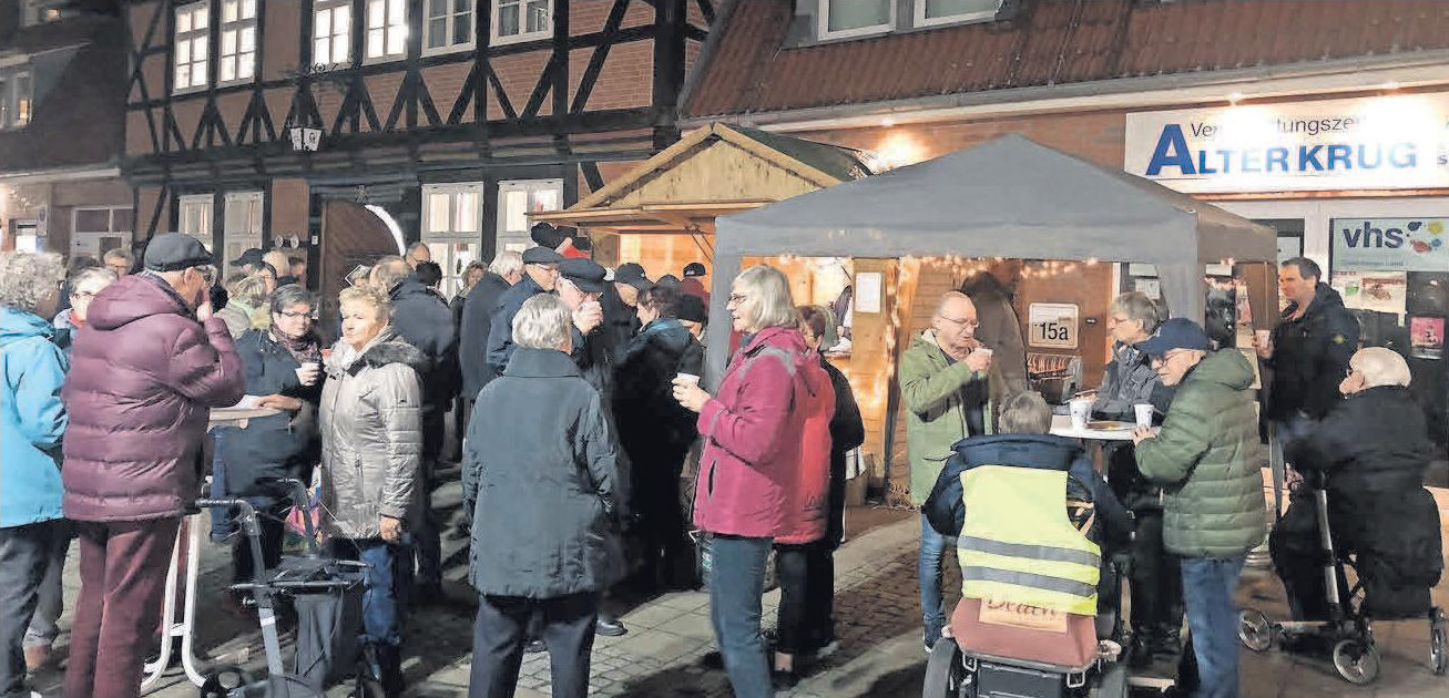 Jeden Freitag im Advent waren die Holzhütten der HGS auf dem Weihnachtsmarkt echte Treffpunkte. Jeden Freitag im Advent waren die Holzhütten der HGS auf dem Weihnachtsmarkt echte Treffpunkte.