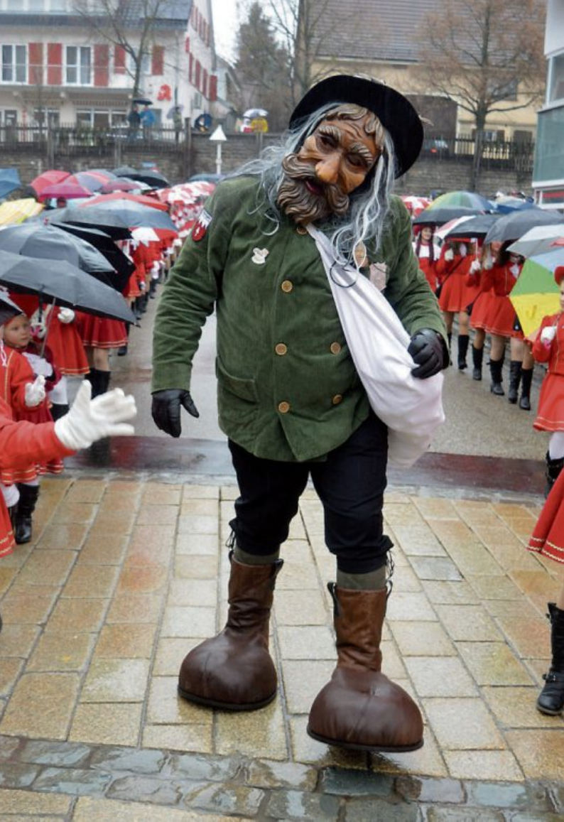 Die namensgebende Figur der Vöhringer Narrenzunft, der „Broatschua“, ist unschwer zu erkennen. Archivbild: Wolfgang Heidepriem