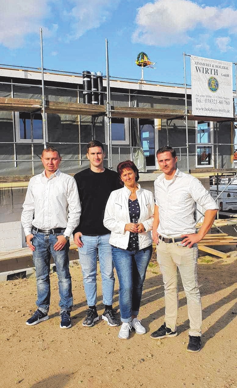 Ziehen an einem Strang: Enrico Streufert, Philipp und Sylvia Schumacher sowie Marcel Streufert. Ziehen an einem Strang: Enrico Streufert, Philipp und Sylvia Schumacher sowie Marcel Streufert.