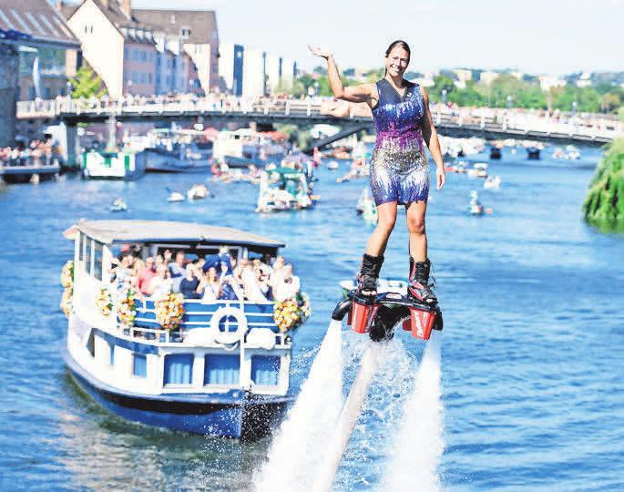 Spektakuläre Wasserski-Show auf der Fulda – nur einer von vielen Höhepunkten des „Zissel“-Wochenendes. FOTO: R Spektakuläre Wasserski-Show auf der Fulda – nur einer von vielen Höhepunkten des „Zissel“-Wochenendes. FOTO: R
