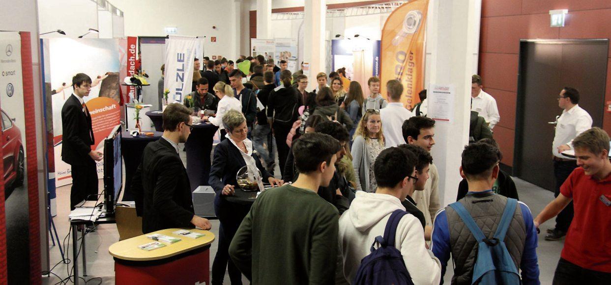Bei der Ausbildungsmesse KAZ im Sulzer Backsteinbau geben regionale Unternehmen und Institutionen Tipps zu Ausbildung und Beruf. Archivbilder: Cristina Priotto