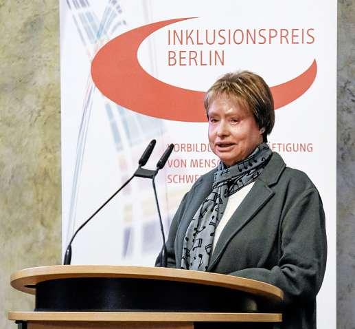 Christa Zwilling nahm den Inklusionspreis für die Vivantes-Kliniken in Empfang. FOTO: LAGESO BERLIN / SANDRA RITSCHEL Christa Zwilling nahm den Inklusionspreis für die Vivantes-Kliniken in Empfang. FOTO: LAGESO BERLIN / SANDRA RITSCHEL