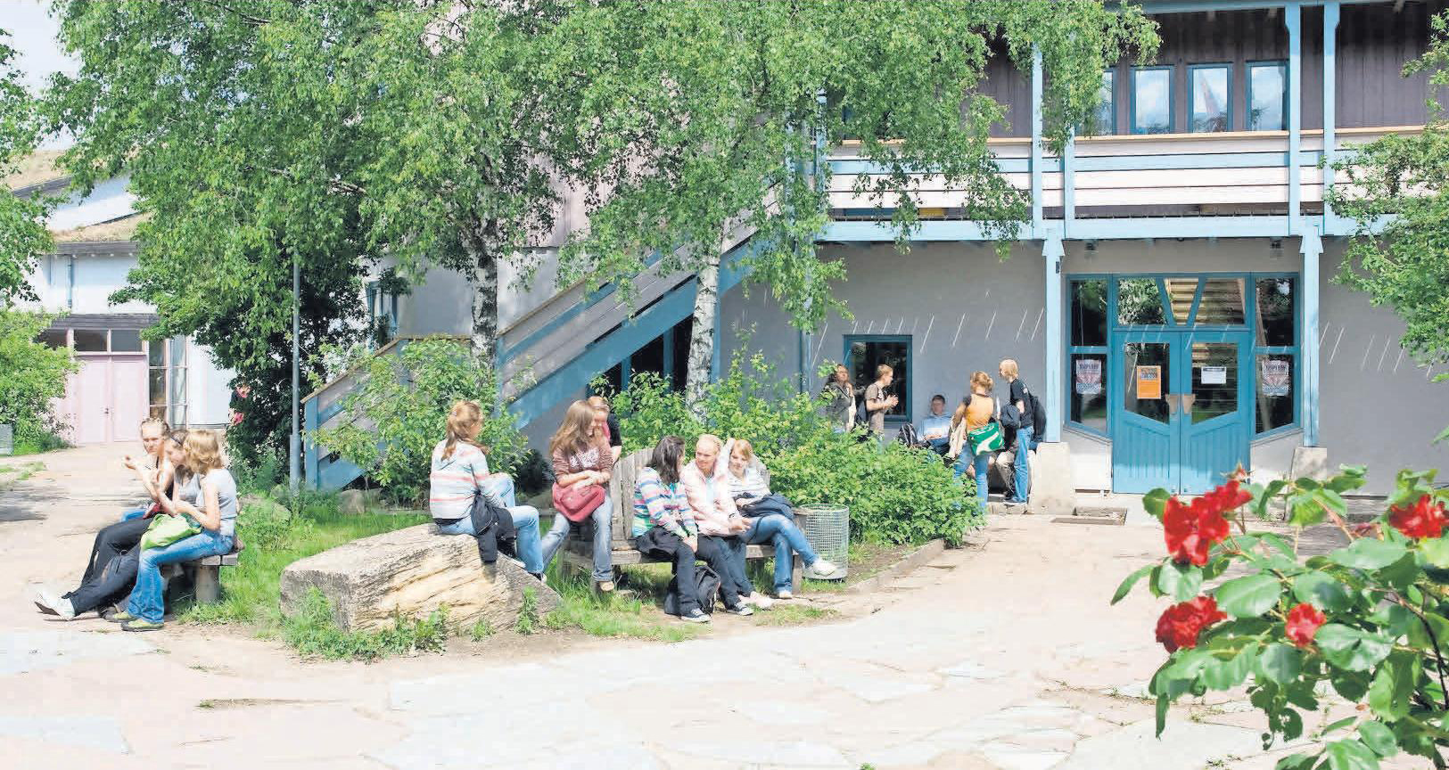 In der Freien Waldorfschule Hannover-Bothfeld lernen Jungen und Mädchen in einer familiären Atmosphäre. In der Freien Waldorfschule Hannover-Bothfeld lernen Jungen und Mädchen in einer familiären Atmosphäre.