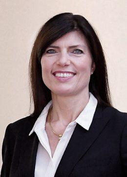 Sonja Schmollinger Regional-Direktorin Firmenkunden Sonja Schmollinger Regional-Direktorin Firmenkunden