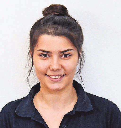 Alexandra Florentina Marza, 26 Jahre alt, Schülerin imzweiten. Ausbildungsjahr zur Physiotherapeutin an der „ecoleam – Private Berufliche Schule Rostock“. Alexandra Florentina Marza, 26 Jahre alt, Schülerin imzweiten. Ausbildungsjahr zur Physiotherapeutin an der „ecoleam – Private Berufliche Schule Rostock“.
