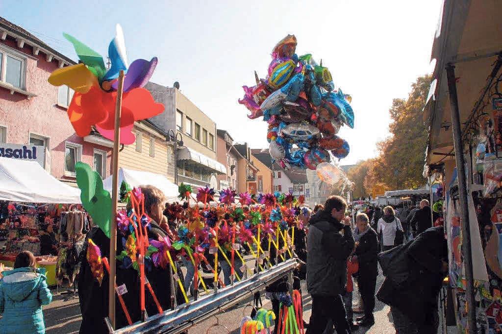 Flanieren, bummeln und shoppen - Auf dem Martinimarkt ist viel geboten. Flanieren, bummeln und shoppen - Auf dem Martinimarkt ist viel geboten.