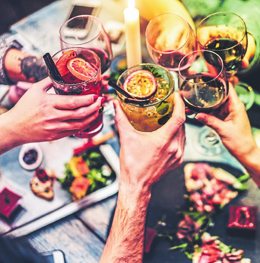 Zu einem gelungenen Grillabend mit Familie oder Freunden gehört nicht nur das Grillgut, sondern auch erfrischende Getränke.