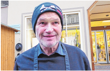 Landrat Eberhard Nuss ist am Stand der Realschule am Maindreieck aktiv. Landrat Eberhard Nuss ist am Stand der Realschule am Maindreieck aktiv.