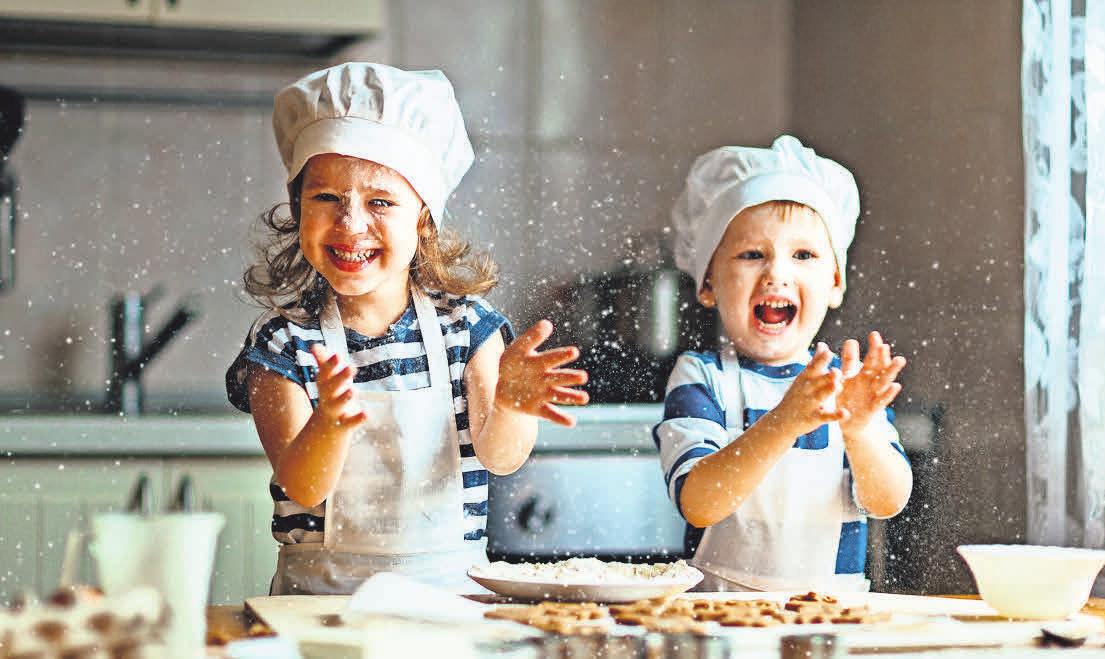 Beim Kuchenbacken können schon die Kleinsten dabeisein. Beim Kuchenbacken können schon die Kleinsten dabeisein.