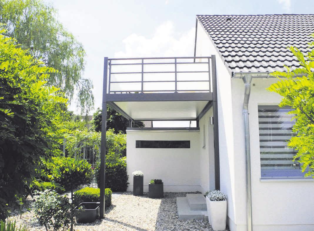 Der Wetterschutz passt sich optimal an das Einfamilienhaus in Hannover an. Der Wetterschutz passt sich optimal an das Einfamilienhaus in Hannover an.