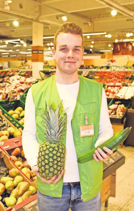 Niklas Hitzer, Abteilung Obst und Gemüse, 1. Lehrjahr. Niklas Hitzer, Abteilung Obst und Gemüse, 1. Lehrjahr.