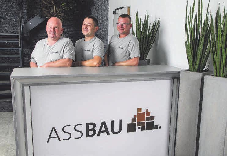 Richtige Experten sind Jacek Kaplon, Stanislaw Moskalik und Krzystof Moskalik, wenn es um den Tiefbau geht. Richtige Experten sind Jacek Kaplon, Stanislaw Moskalik und Krzystof Moskalik, wenn es um den Tiefbau geht.
