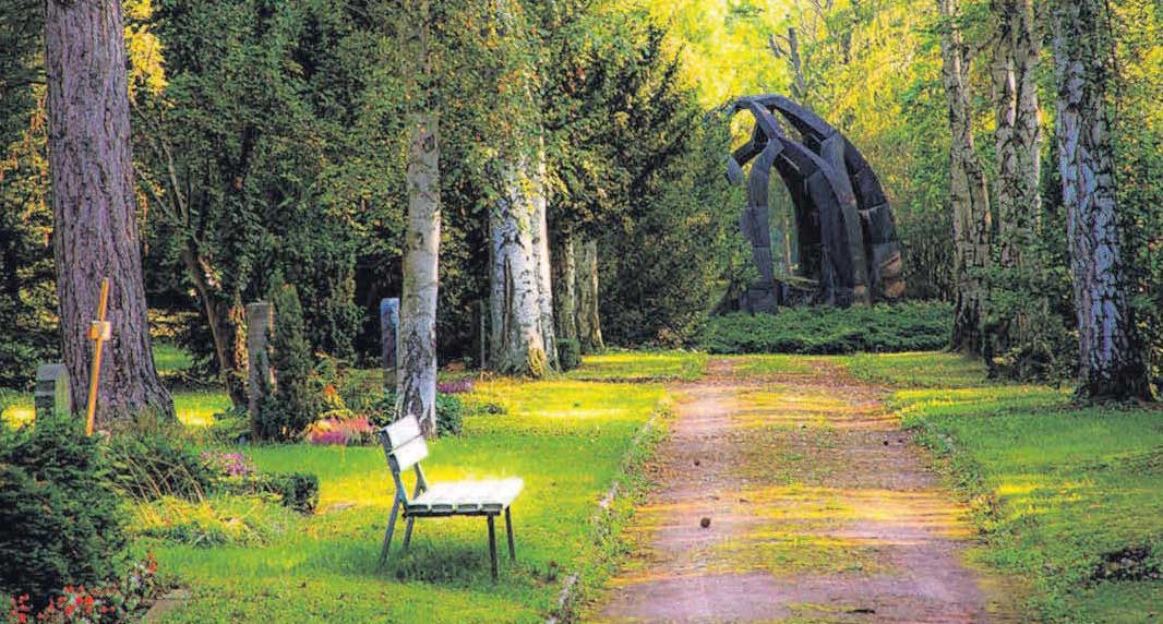 Ein Friedhof muss kein trister Ort sein – individuelle Grabgestaltung kann dabei helfen. Ein Friedhof muss kein trister Ort sein – individuelle Grabgestaltung kann dabei helfen.