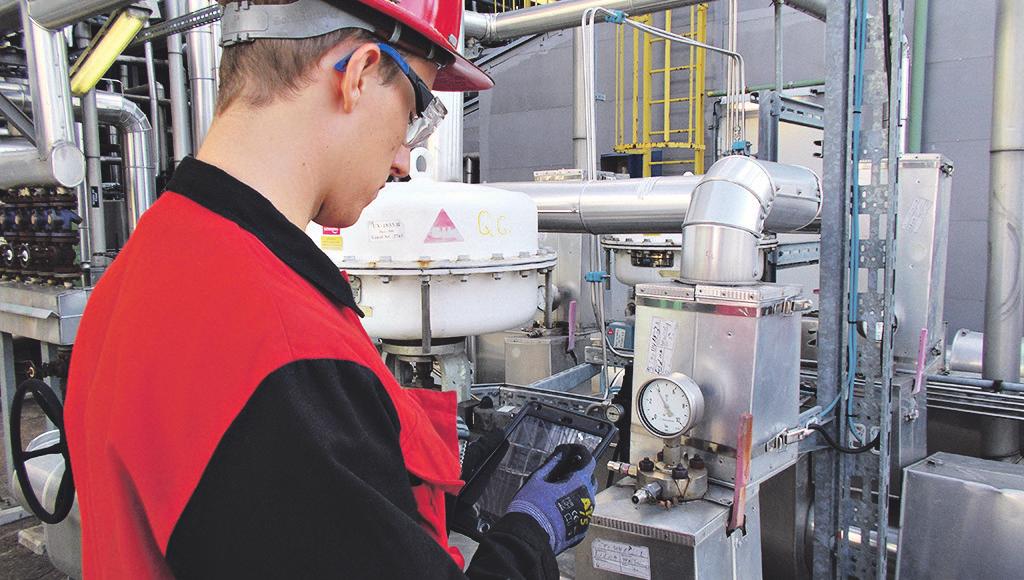 Sicherheit geht vor: Die Arbeiter überprüfen umgehend die Anlagen. Bild: von Hoensbroech/Shell Sicherheit geht vor: Die Arbeiter überprüfen umgehend die Anlagen. Bild: von Hoensbroech/Shell