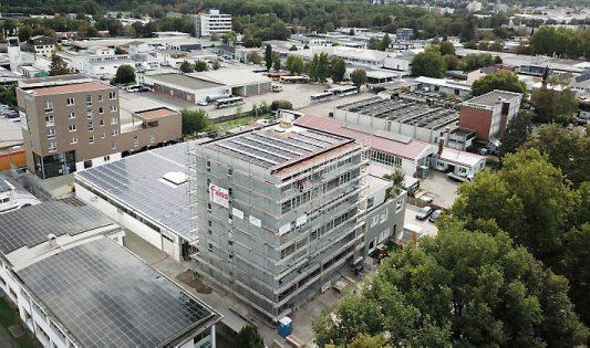 Das Bild zeigt den großen Neubau in der Bismarckstraße 134, der im Februar 2021 bezugsfertig ist. Das Bild zeigt den großen Neubau in der Bismarckstraße 134, der im Februar 2021 bezugsfertig ist.