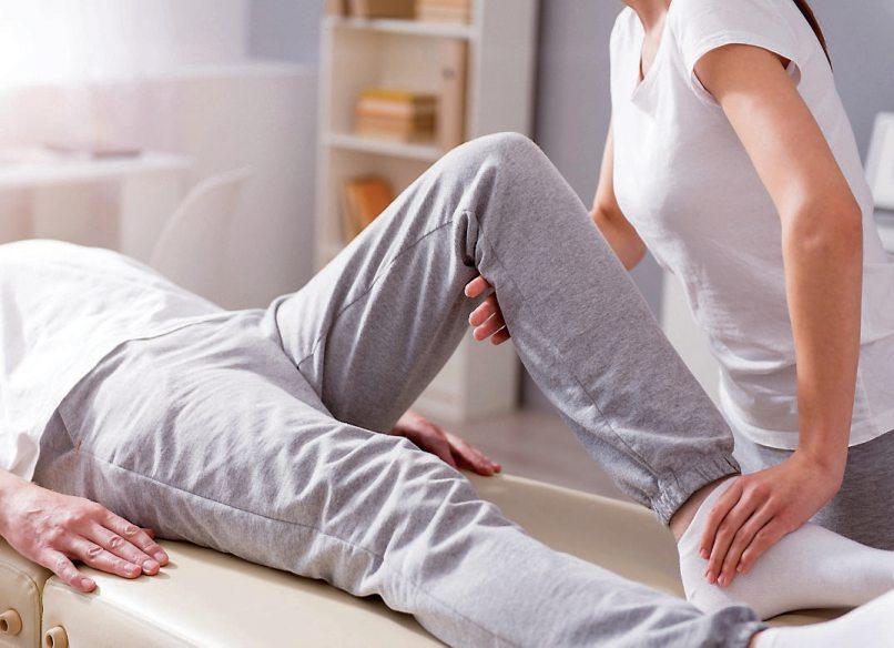 Erfahrene Physiotherapeuten lösen durch gezielte Behandlungen schmerzhafte Verspannungen. Bild: djd/FrankenTherme Erfahrene Physiotherapeuten lösen durch gezielte Behandlungen schmerzhafte Verspannungen. Bild: djd/FrankenTherme