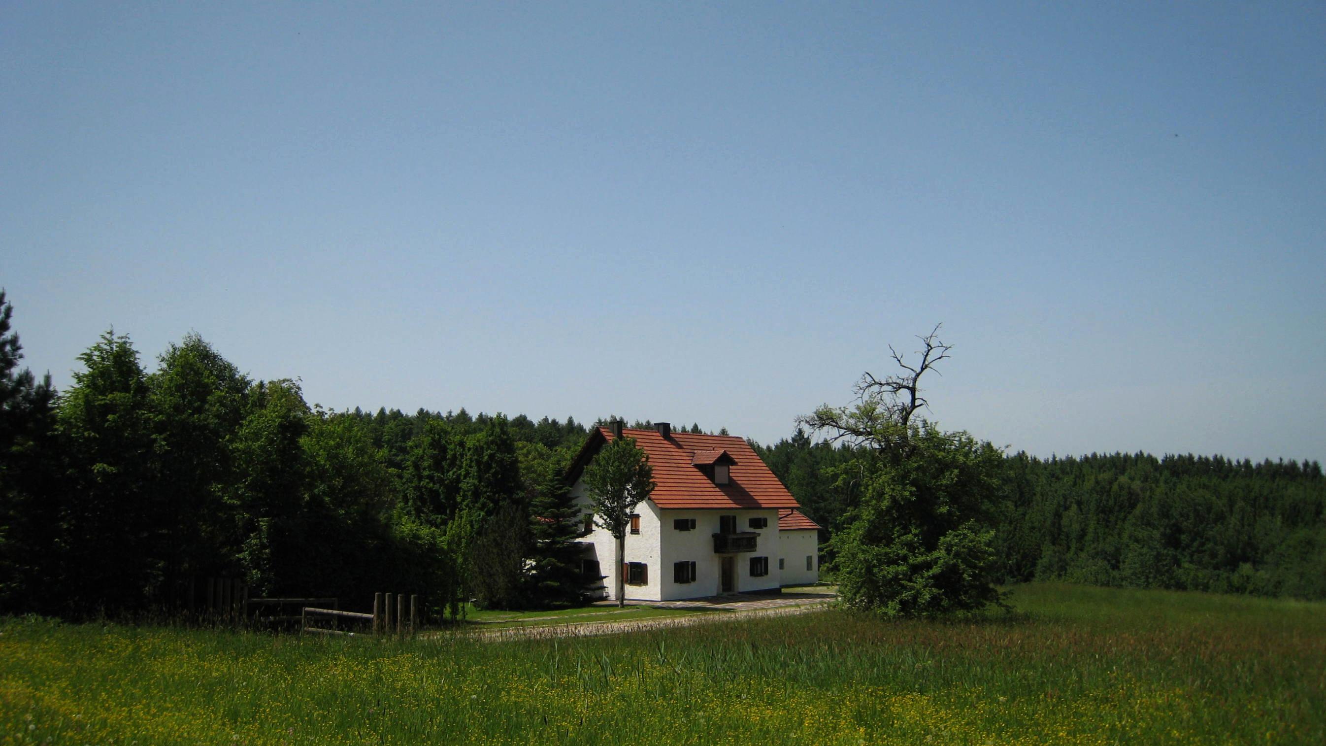 Eines der besonderen Projekte, das die Firma betreute, war das ehemalige Forsthaus in der Nähe von Gerolsbach. Fotos: Donau Immobilien, Wermter Eines der besonderen Projekte, das die Firma betreute, war das ehemalige Forsthaus in der Nähe von Gerolsbach. Fotos: Donau Immobilien, Wermter