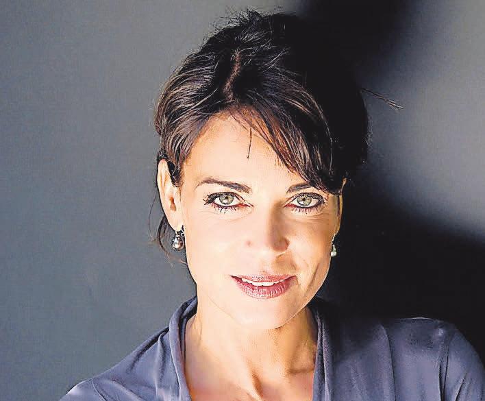 Schauspielerin Gerrit Kling ist in einem Psychothriller von Alan Ayckbourn auf der Bühne zu sehen. Schauspielerin Gerrit Kling ist in einem Psychothriller von Alan Ayckbourn auf der Bühne zu sehen.