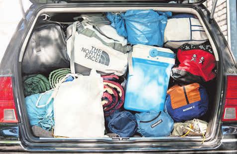 Ob der Kofferhaufen da mitfahren darf, kann man dem Fahrzeugschein entnehmen. Foto: Sebastian Gollnow/dpa-Magazin Ob der Kofferhaufen da mitfahren darf, kann man dem Fahrzeugschein entnehmen. Foto: Sebastian Gollnow/dpa-Magazin