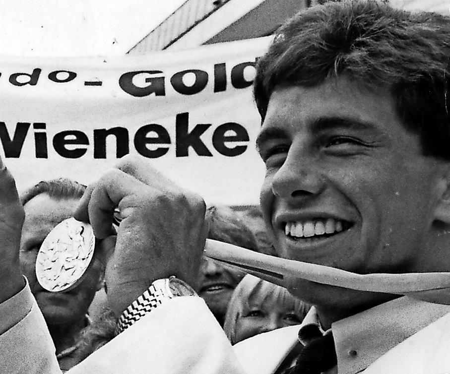 Gold für den VfL Wolfsburg: Frank Wieneke (hier nach seiner Rückkehr) 1984 in Los Angeles.