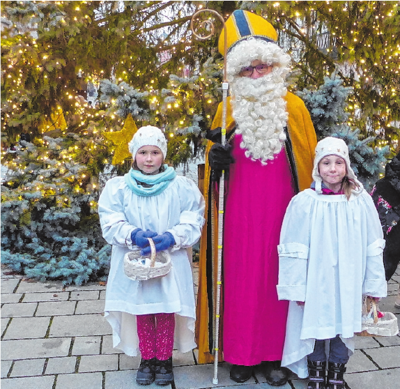 Auch der Nikolaus mit seinen Engeln ist wieder unterwegs. Auch der Nikolaus mit seinen Engeln ist wieder unterwegs.