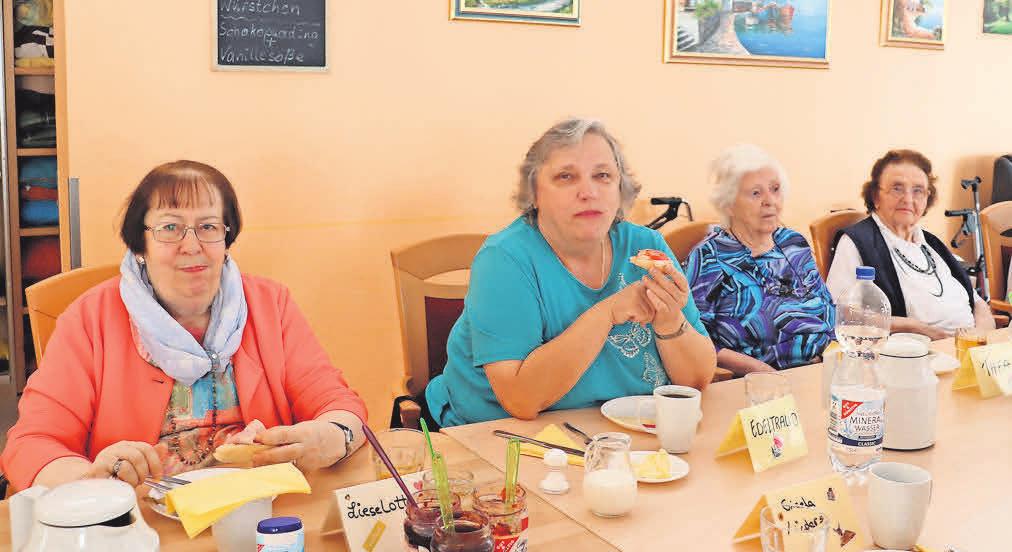 Der Tag in der ASB-Tagespflege Egestorf beginnt mit einem gemeinsamen Frühstück. Der Tag in der ASB-Tagespflege Egestorf beginnt mit einem gemeinsamen Frühstück.