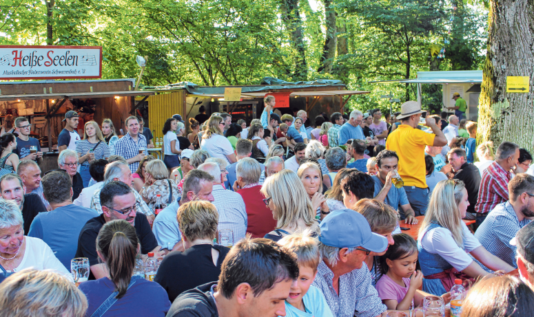 Der Eintritt zum Samstagnachmittag, Samstagabend und zum gesamten Sonntagsprogramm ist frei. FOTOS: MUSIKKAPELLE ROGGENZELL Der Eintritt zum Samstagnachmittag, Samstagabend und zum gesamten Sonntagsprogramm ist frei. FOTOS: MUSIKKAPELLE ROGGENZELL