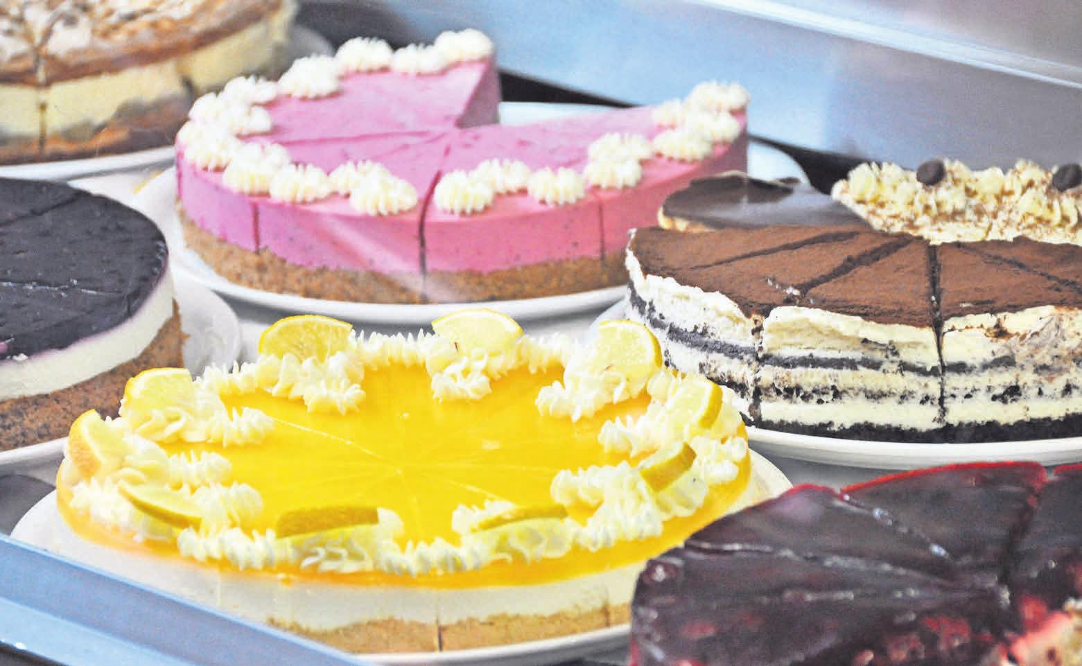 Leckere Kuchen wohin man schaut – eine Spezialität des Hofladens. Leckere Kuchen wohin man schaut – eine Spezialität des Hofladens.