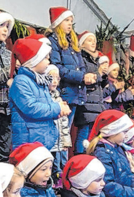 Es wird gesungen – so kommt erste weihnachtliche Stimmung auf. Es wird gesungen – so kommt erste weihnachtliche Stimmung auf.