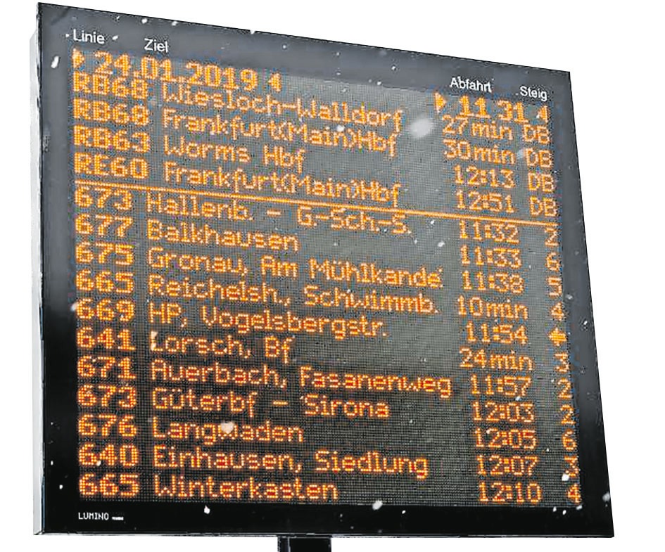 Alles auf einen Blick: Die Anzeigetafel gibt Auskunft über Abfahrtzeiten. | Bild: Dietmar Funck Alles auf einen Blick: Die Anzeigetafel gibt Auskunft über Abfahrtzeiten. | Bild: Dietmar Funck