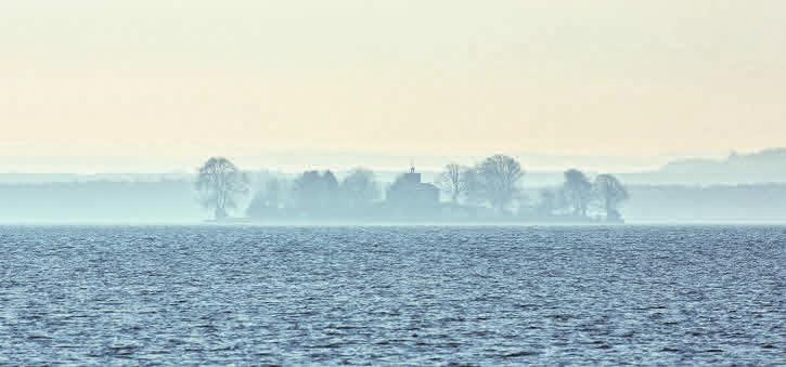 Mit einem winterlichen Blick auf die Insel Wilhelmstein im Steinhuder Meer beginnt das Jahr im Januar. Mit einem winterlichen Blick auf die Insel Wilhelmstein im Steinhuder Meer beginnt das Jahr im Januar.
