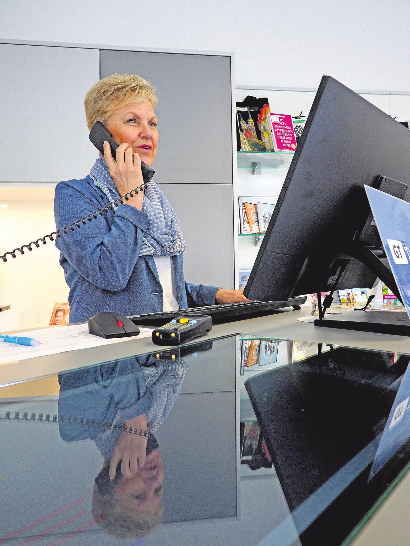 Auch telefonisch sind die uns auf Sie! Kolleginnen in der Wiesenstraße 1 immer für unsere Kunden erreichbar. FOTOS: HELLER Auch telefonisch sind die uns auf Sie! Kolleginnen in der Wiesenstraße 1 immer für unsere Kunden erreichbar. FOTOS: HELLER