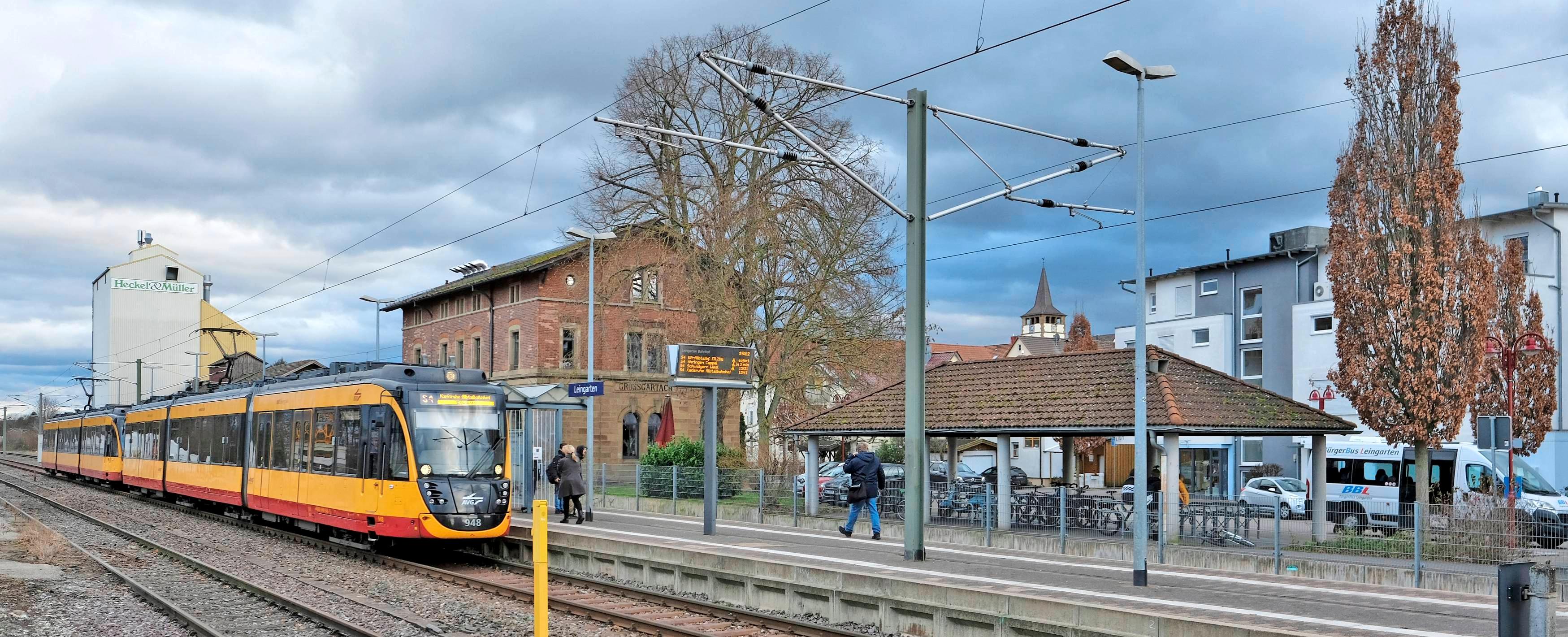 Die Stadtbahn verkehrt zwischen Heilbronn und Karlsruhe. Sie macht Leingarten auch für Pendler zu einer attraktiven Wohngemeinde. Fotos: Dennis Mugler Die Stadtbahn verkehrt zwischen Heilbronn und Karlsruhe. Sie macht Leingarten auch für Pendler zu einer attraktiven Wohngemeinde. Fotos: Dennis Mugler