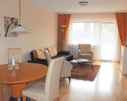 Die 50m2 große aparte Ferienwohnung „Jakob am Bach” verfügt wie all die anderen Zimmer und Ferienwohnungen auch, über einen Balkon mit herrlichem Ausblick auf See oder Berge. Die 50m2 große aparte Ferienwohnung „Jakob am Bach” verfügt wie all die anderen Zimmer und Ferienwohnungen auch, über einen Balkon mit herrlichem Ausblick auf See oder Berge.