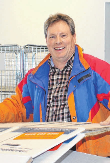 Hausmeister, der immer hilft und alles kann: Jürgen Geßler und die Außenansicht des Gebäudes. FOTOS: ROSA LANER Hausmeister, der immer hilft und alles kann: Jürgen Geßler und die Außenansicht des Gebäudes. FOTOS: ROSA LANER