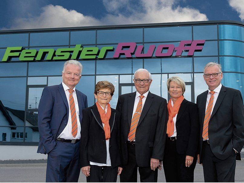 Die Geschäftsleitung von Fenster Ruoff Thomas Ruoff (li.), Heidi Stapf und Wolfgang Ruoff (re.) und Firmengründer Willy und Liese Ruoff (Mitte) laden herzlich zumJubiläumswochenende ein. Die Geschäftsleitung von Fenster Ruoff Thomas Ruoff (li.), Heidi Stapf und Wolfgang Ruoff (re.) und Firmengründer Willy und Liese Ruoff (Mitte) laden herzlich zumJubiläumswochenende ein.