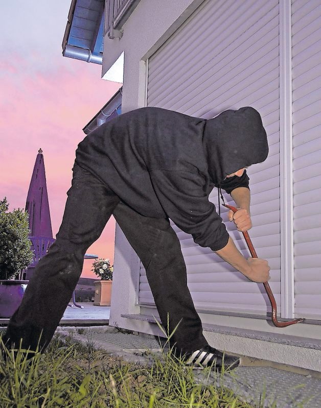 Moderne Rollladenantriebe setzen Aufhebelungsversuchen durch Einbrecher erheblichen Widerstand entgegen. FOTO: DJD/SOMFY Moderne Rollladenantriebe setzen Aufhebelungsversuchen durch Einbrecher erheblichen Widerstand entgegen. FOTO: DJD/SOMFY