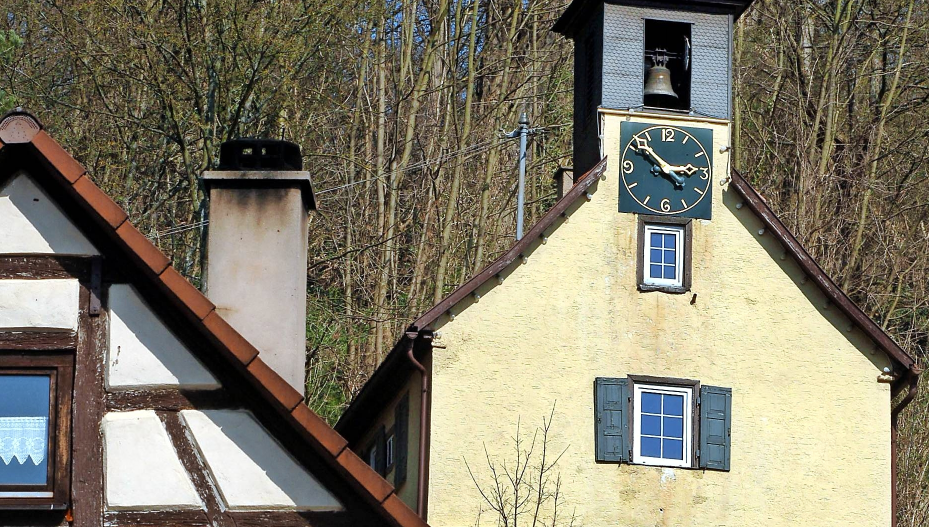 Von der einstigen Widderner Burg ist nur noch der kleine Glocken- und Uhrenturm übriggeblieben: das Dörnle. Sein Geläut ist sagenumwoben. Fotos: Archiv/Dirks Von der einstigen Widderner Burg ist nur noch der kleine Glocken- und Uhrenturm übriggeblieben: das Dörnle. Sein Geläut ist sagenumwoben. Fotos: Archiv/Dirks