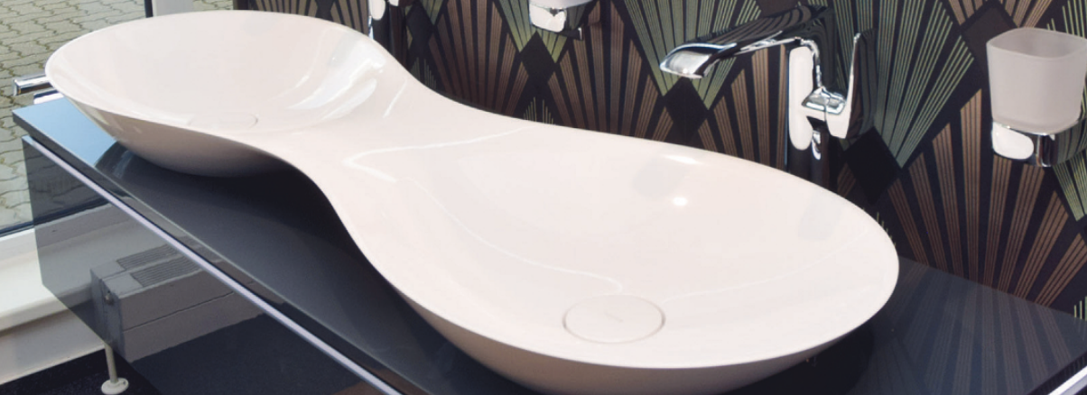 Ein Trend im Sanitärbereich sind immer dünnwandigere Elemente wie dieses Doppelwaschbecken, das auch in der Pinneberger Ausstellung bei Arens und Stitz gezeigt wird