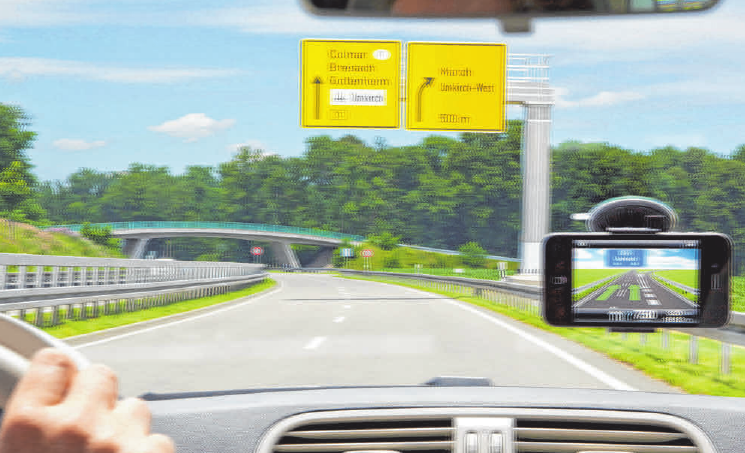 Etwa 300 000 Verkehrsunfälle jährlich gehen auf das Konto mangelnder Sehleistung, schätzt der Berufsverband der Augenärzte (BVA). Etwa 300 000 Verkehrsunfälle jährlich gehen auf das Konto mangelnder Sehleistung, schätzt der Berufsverband der Augenärzte (BVA).