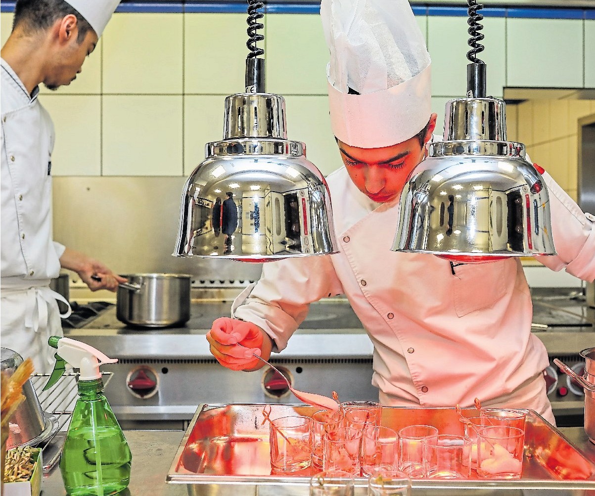 Die Vorstellung der diesjährigen Auflage des Festivals fand im Restaurant Alexis Heck statt, wo die Schüler den Gästen ihr Können zeigten. Die Vorstellung der diesjährigen Auflage des Festivals fand im Restaurant Alexis Heck statt, wo die Schüler den Gästen ihr Können zeigten.